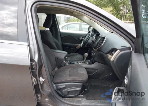 2017 Jeep Cherokee Latitude 4X4 from USA, damaged, VIN 1C4PJMCB7HW590805